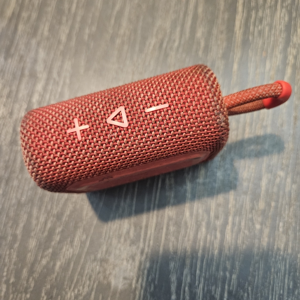 JBL Red Portable Speaker - Picture 2 of 6